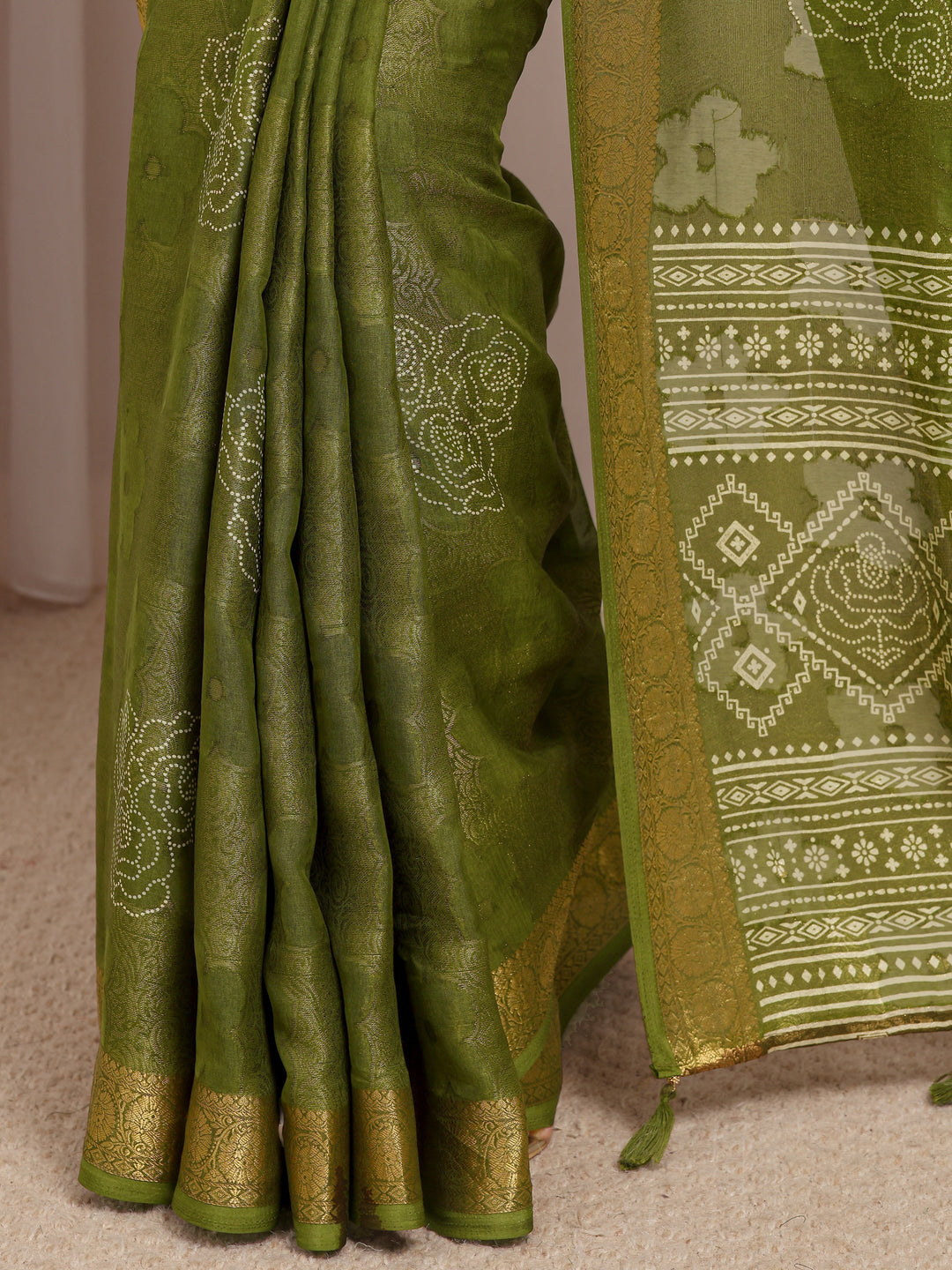  Green Floral Woven Design Jacquard Silk Blend Saree With Unstitched Blouse Piece 