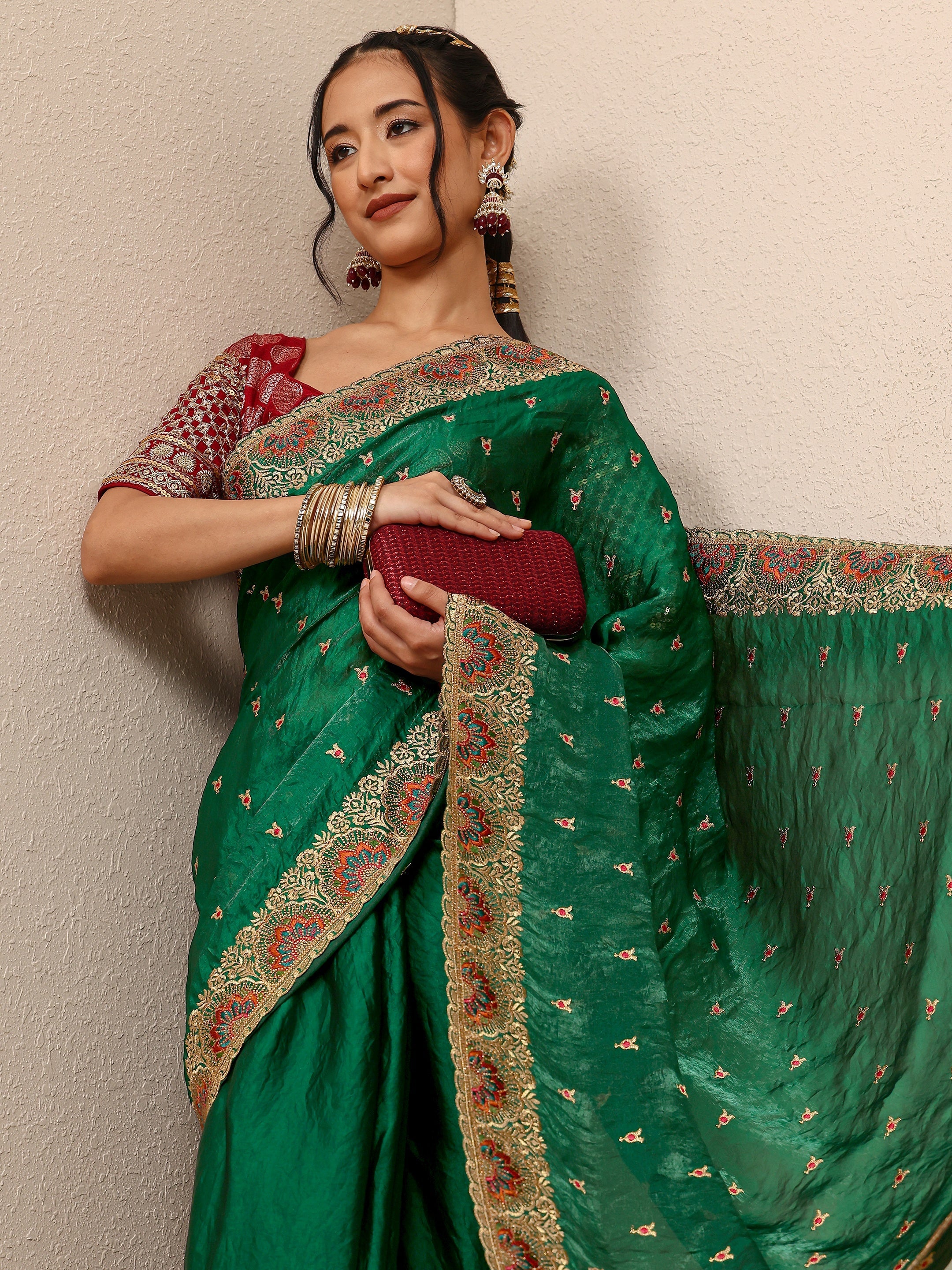 libas Green Ethnic Motif Embroidered Silk Blend Saree With Unstitched Blouse Piece-picture-22
