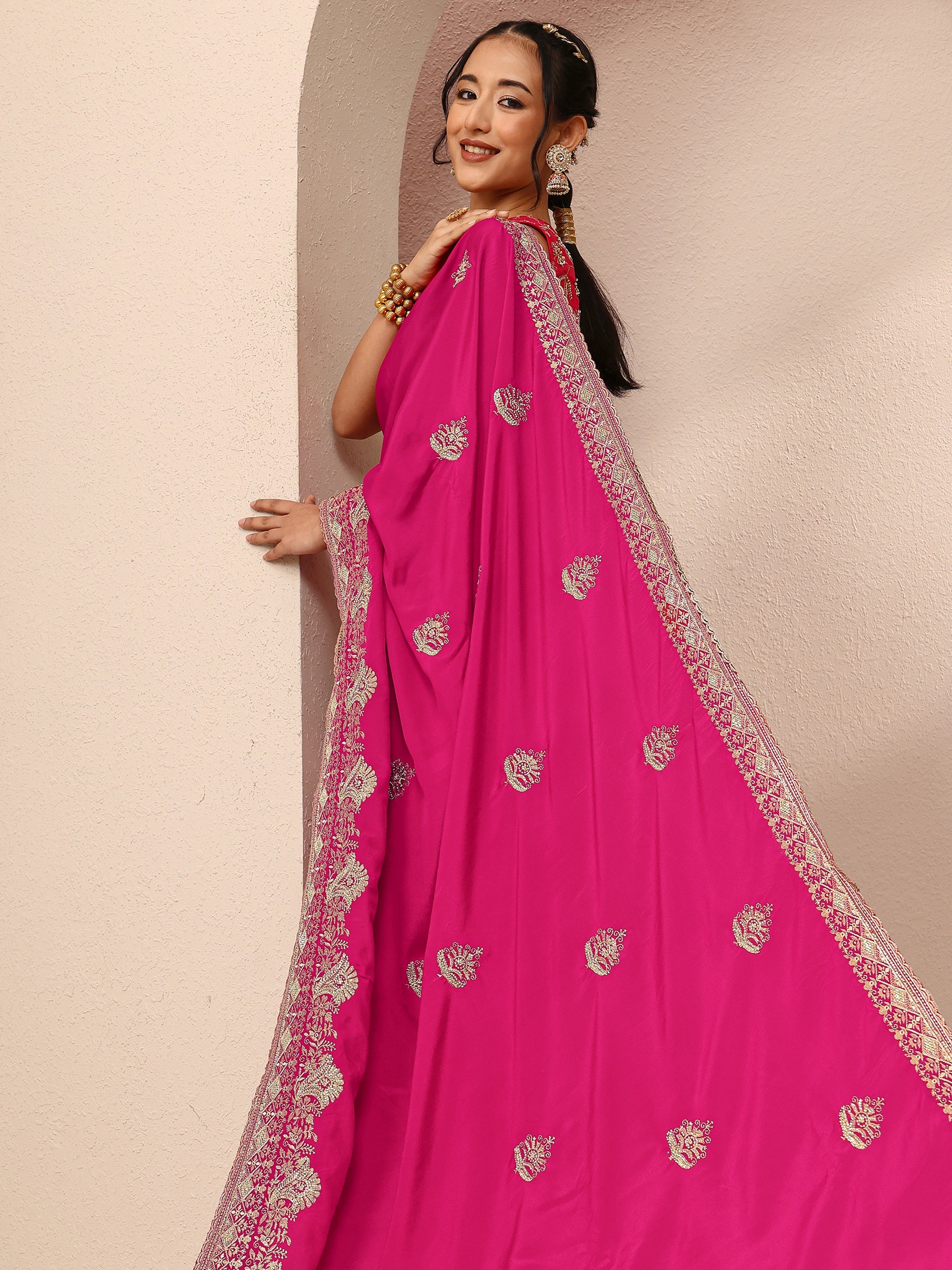 libas Pink Ethnic Motif Embroidered Silk Blend Saree With Unstitched Blouse Piece-picture-18