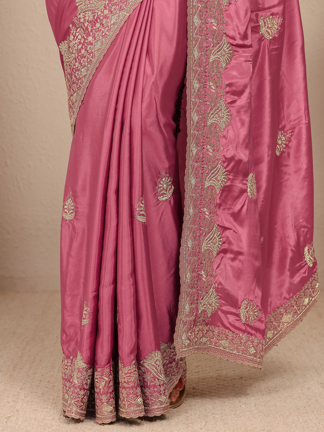  Mauve Ethnic Embroidered Silk Blend Saree
With Unstitched Blouse Piece 