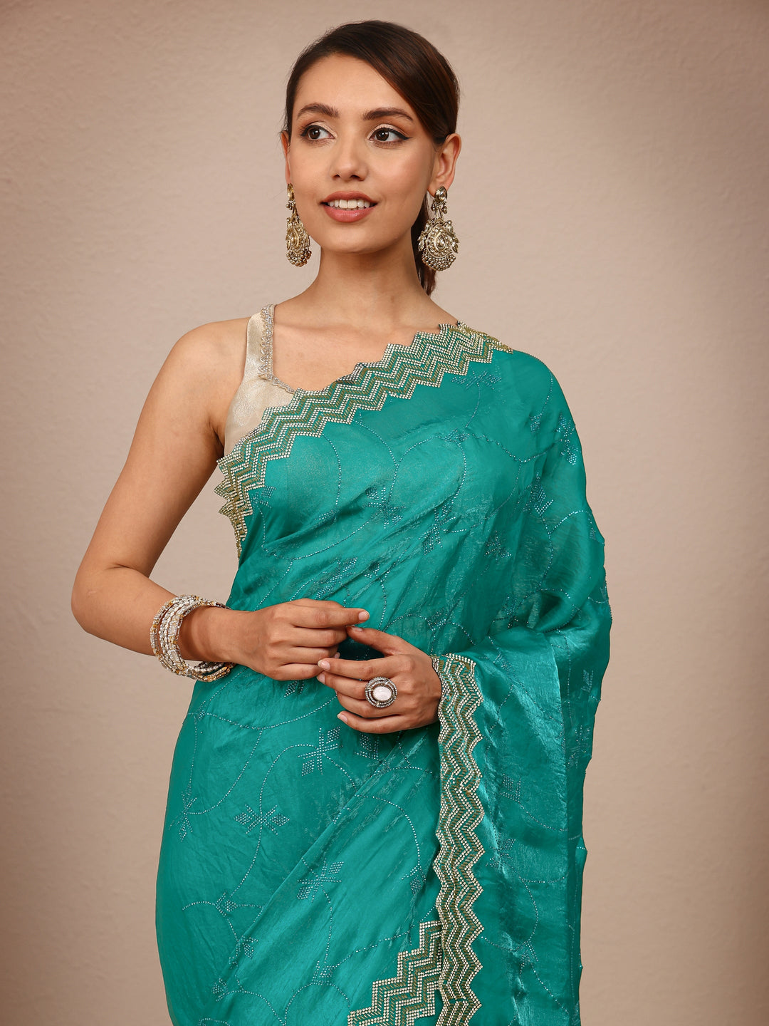  Green Embellished Silk Blend Saree
With Unstitched Blouse Piece 