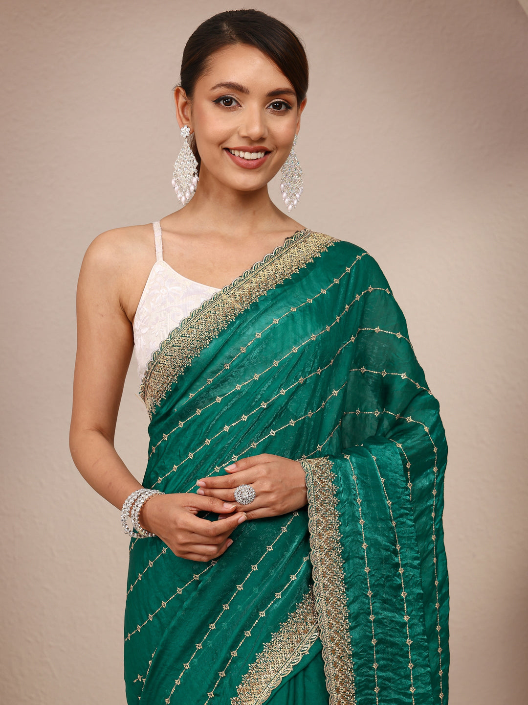 Green Embellished Silk Blend Saree
With Unstitched Blouse Piece 