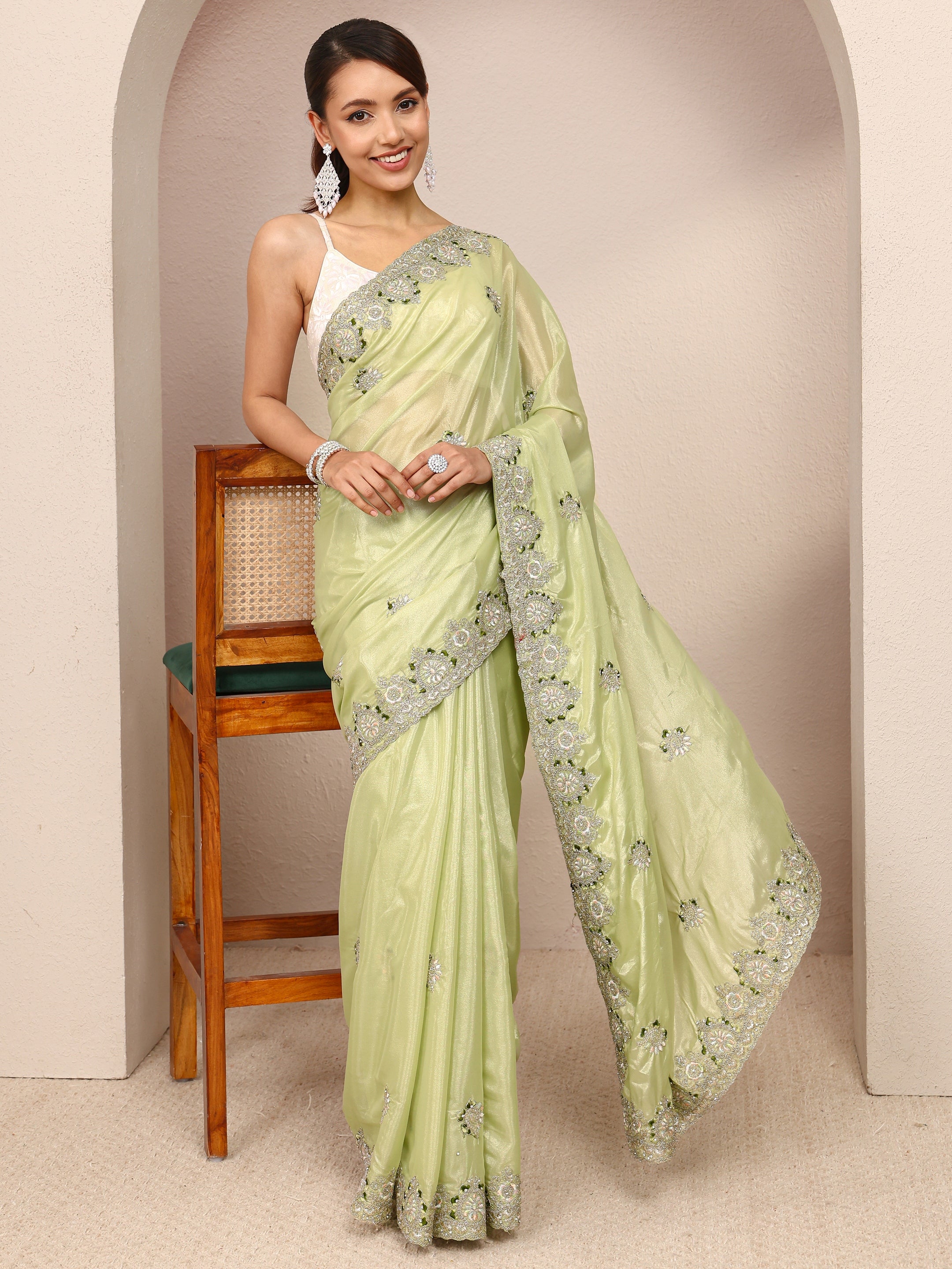 libas Green Floral Embroidered Silk Blend Saree With Unstitched Blouse Piece-picture-15