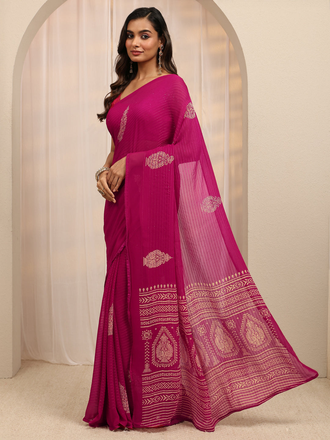  Pink Ethnic Motif Silk Blend Saree 
With Unstitched Blouse Piece 
