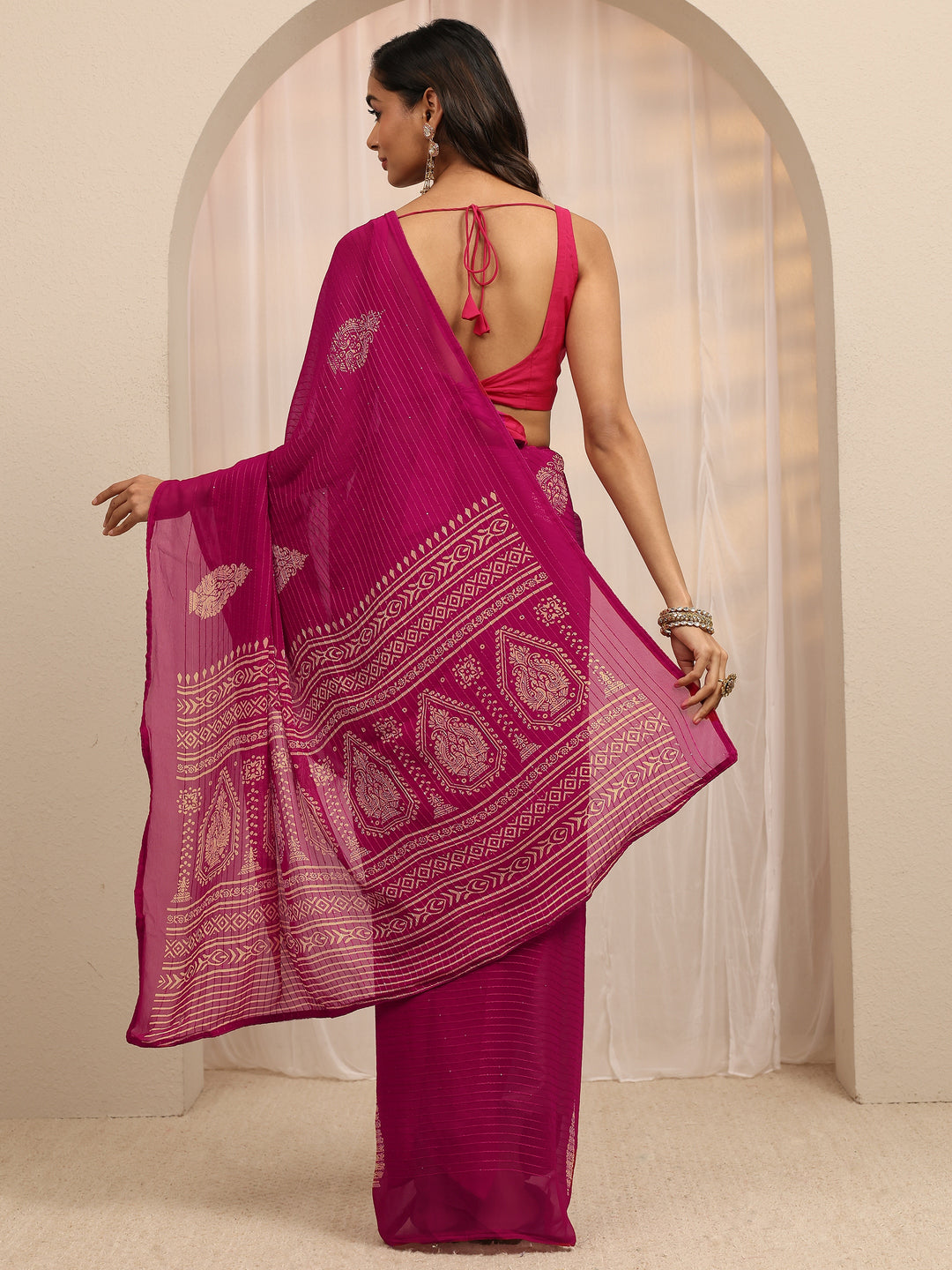  Pink Ethnic Motif Silk Blend Saree 
With Unstitched Blouse Piece 