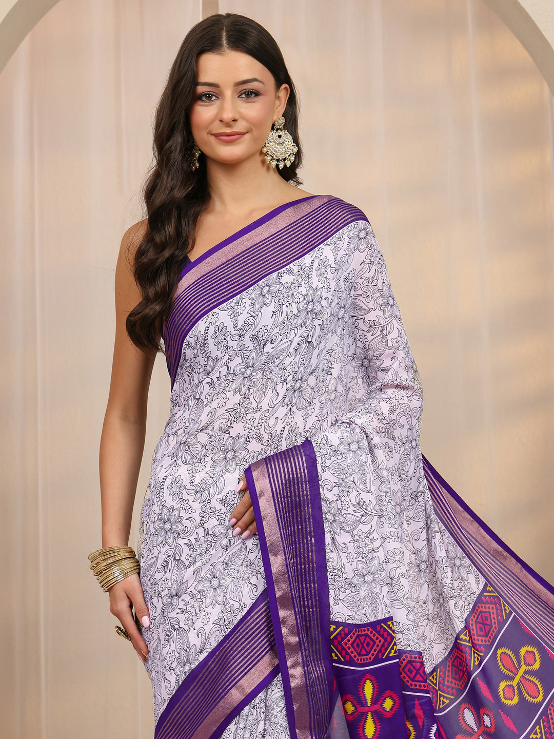  White Floral Printed Silk Blend Saree 
With Unstitched Blouse Piece 