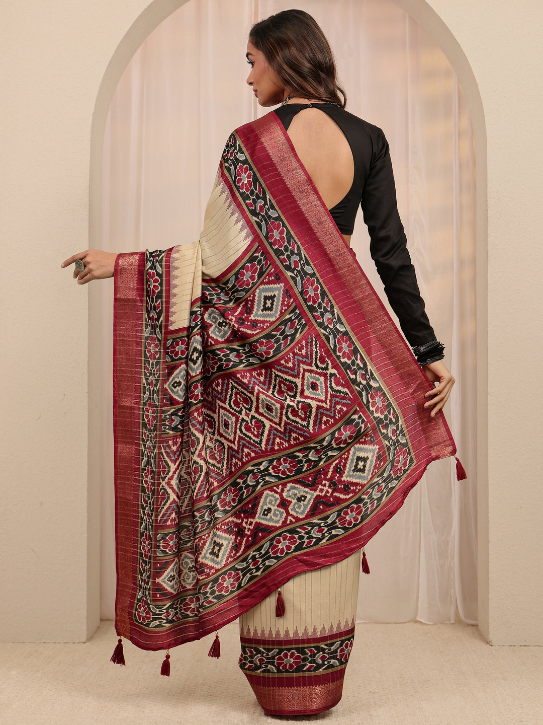  Beige Ethnic Printed Silk Blend Saree 
With Unstitched Blouse Piece 
