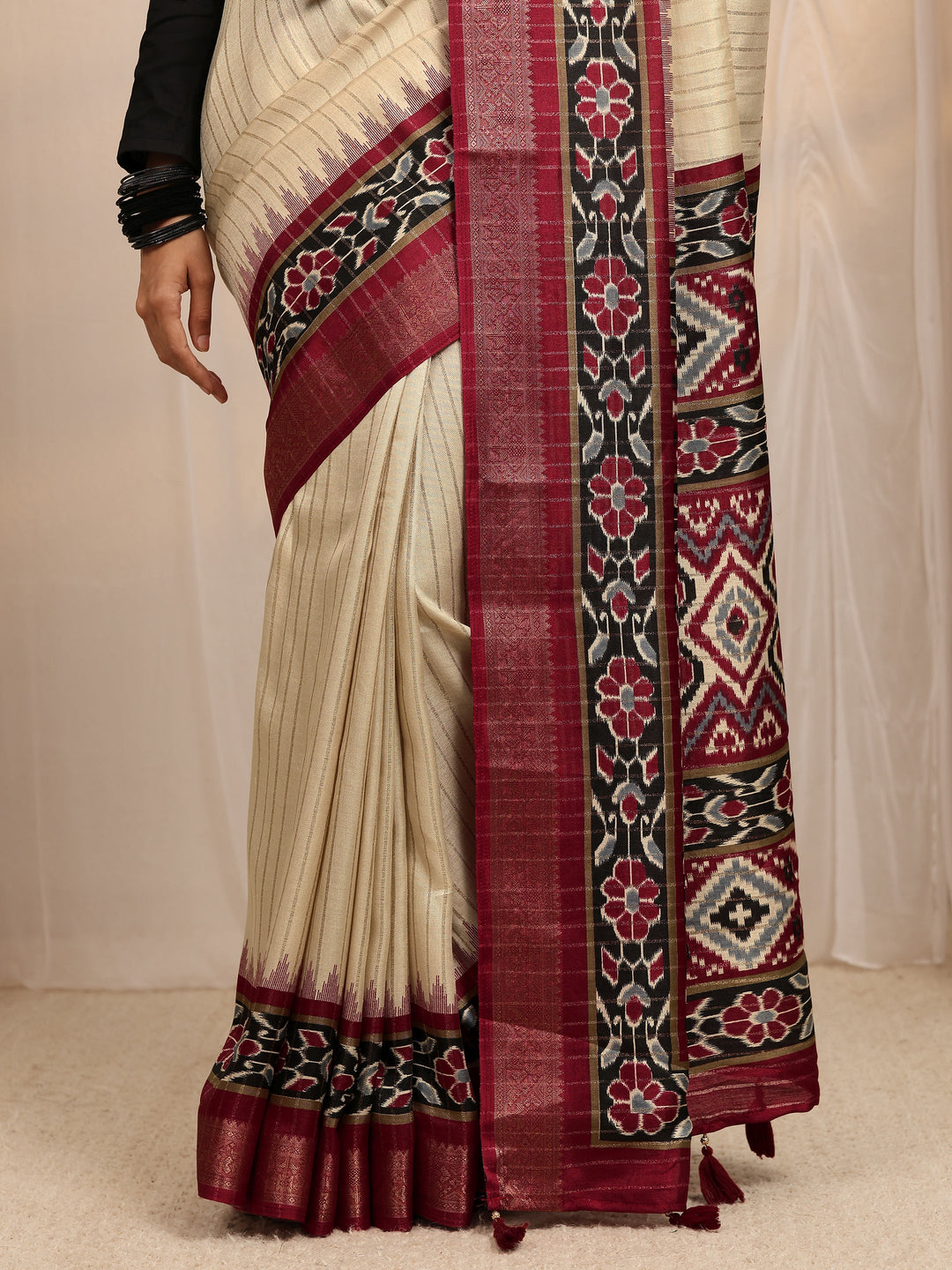  Beige Ethnic Printed Silk Blend Saree 
With Unstitched Blouse Piece 