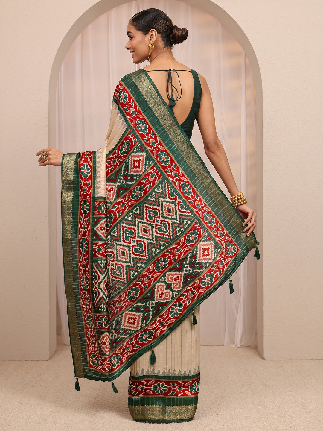  Beige Ethnic Printed Silk Blend Saree 
With Unstitched Blouse Piece 