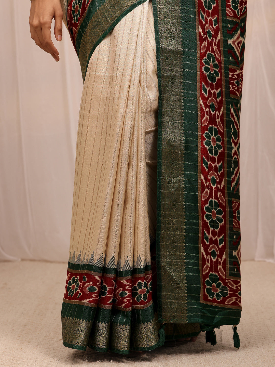  Beige Ethnic Printed Silk Blend Saree 
With Unstitched Blouse Piece 