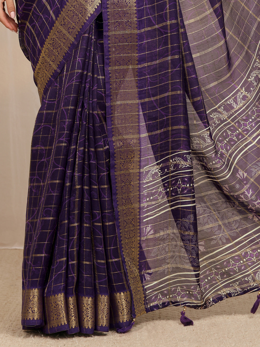  Purple Checkered Silk Blend Saree 
With Unstitched Blouse Piece 