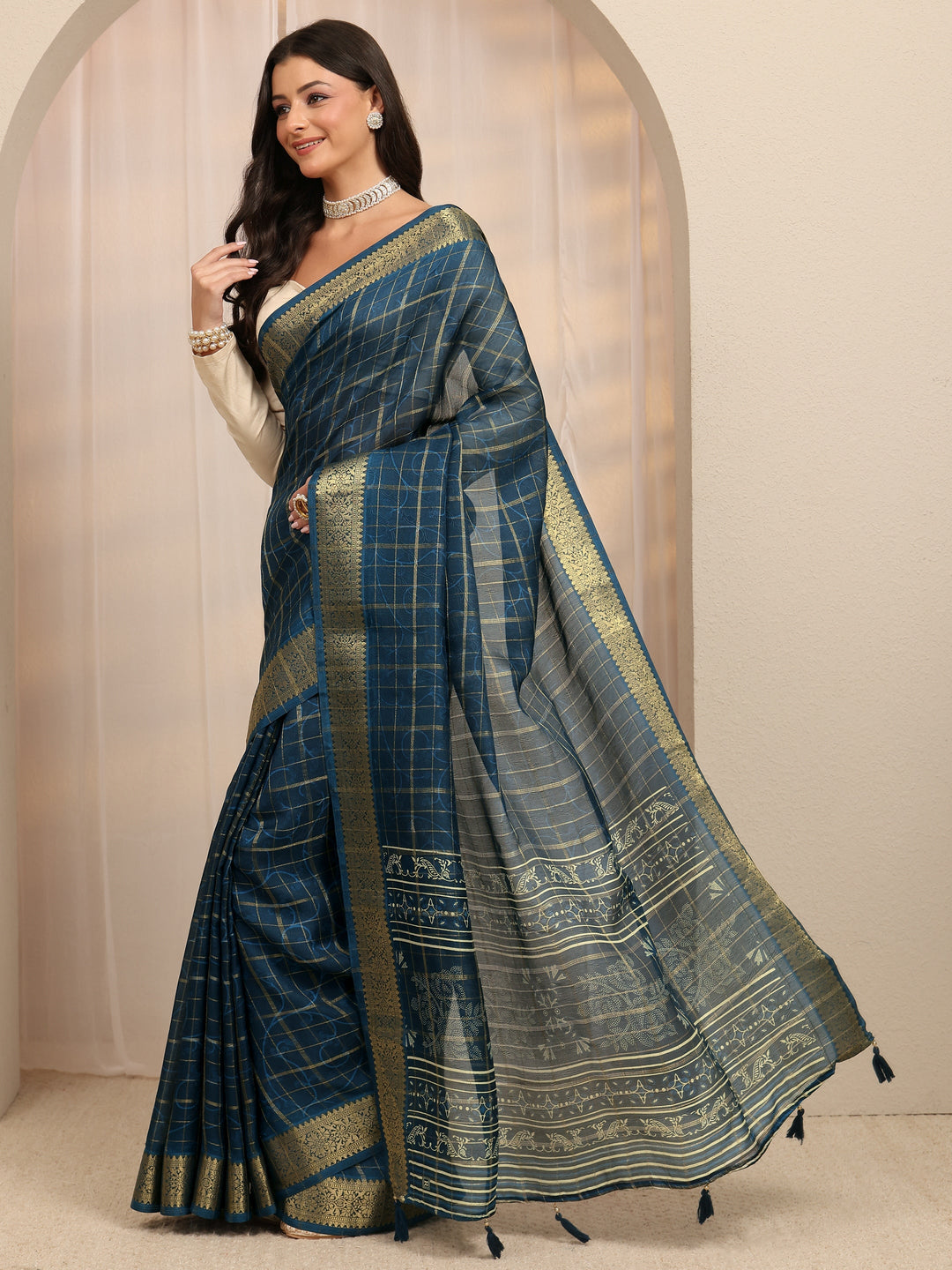 Navy Blue Patola Silk Blend Saree 
With Unstitched Blouse Piece 