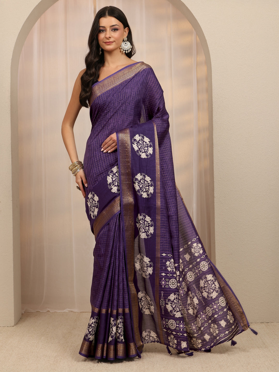  Purple Checkered Silk Blend Saree 
With Unstitched Blouse Piece 