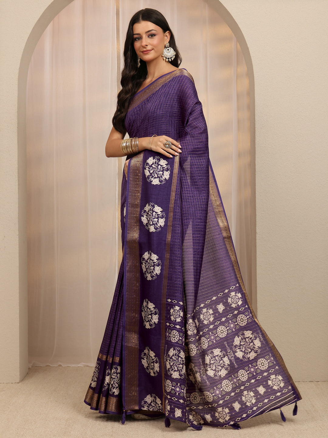  Purple Checkered Silk Blend Saree 
With Unstitched Blouse Piece 