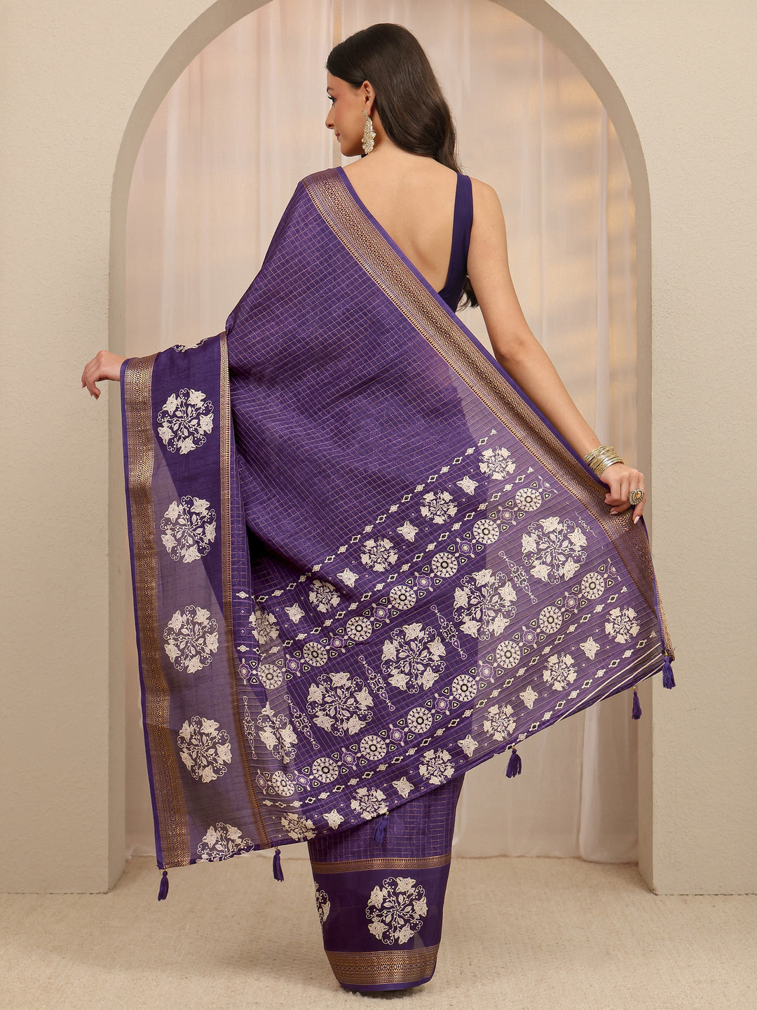  Purple Checkered Silk Blend Saree 
With Unstitched Blouse Piece 