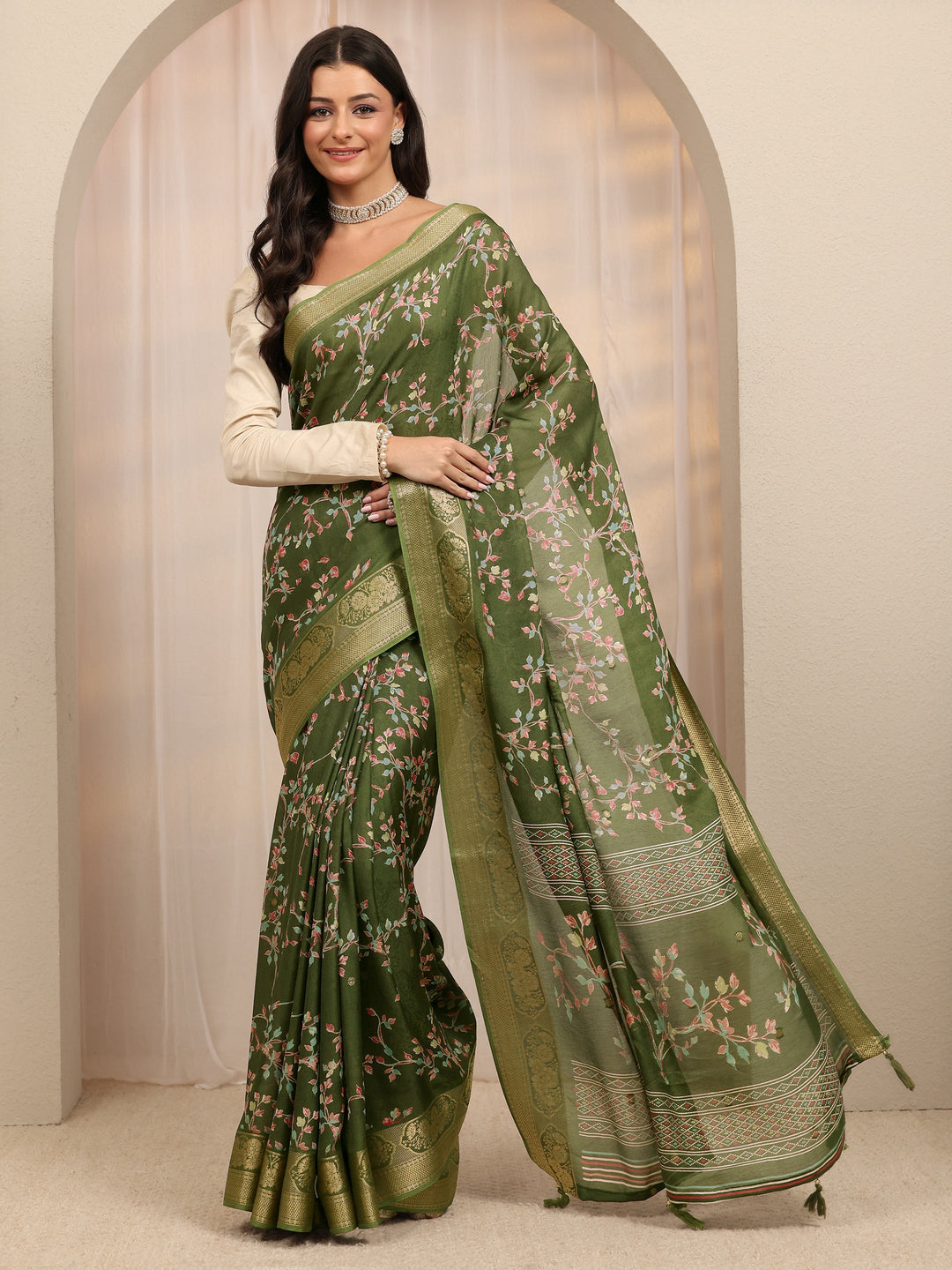  Green Floral Printed Silk Blend Saree 
With Unstitched Blouse Piece 