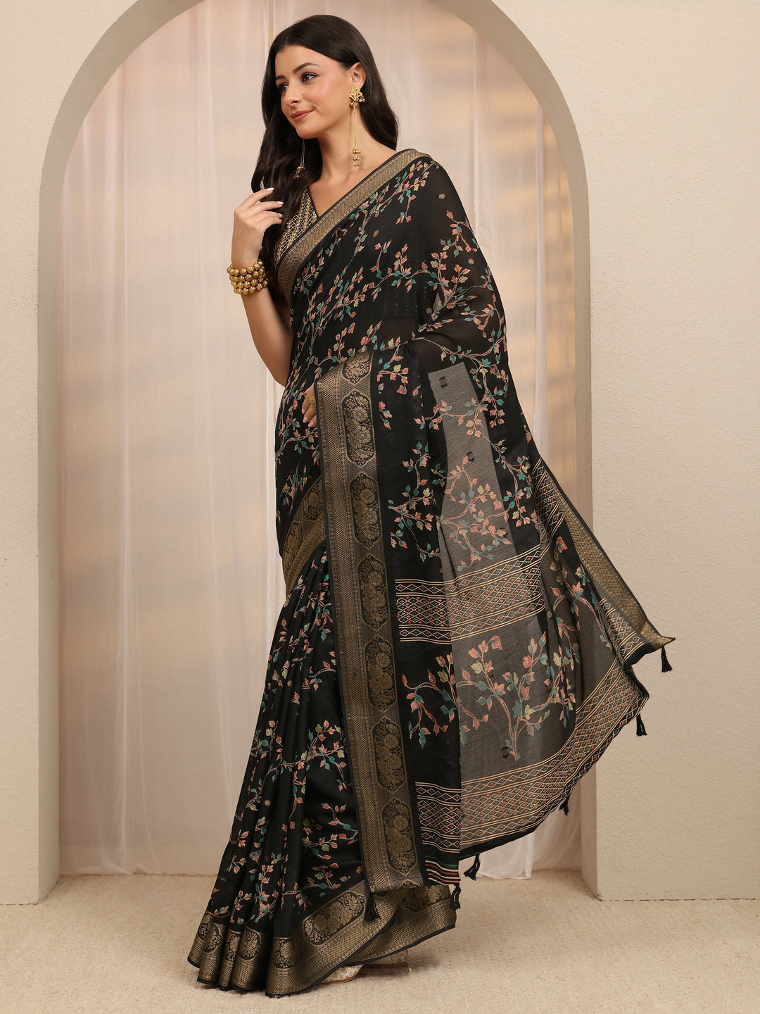  Black Floral Printed Silk Blend Saree 
With Unstitched Blouse Piece 