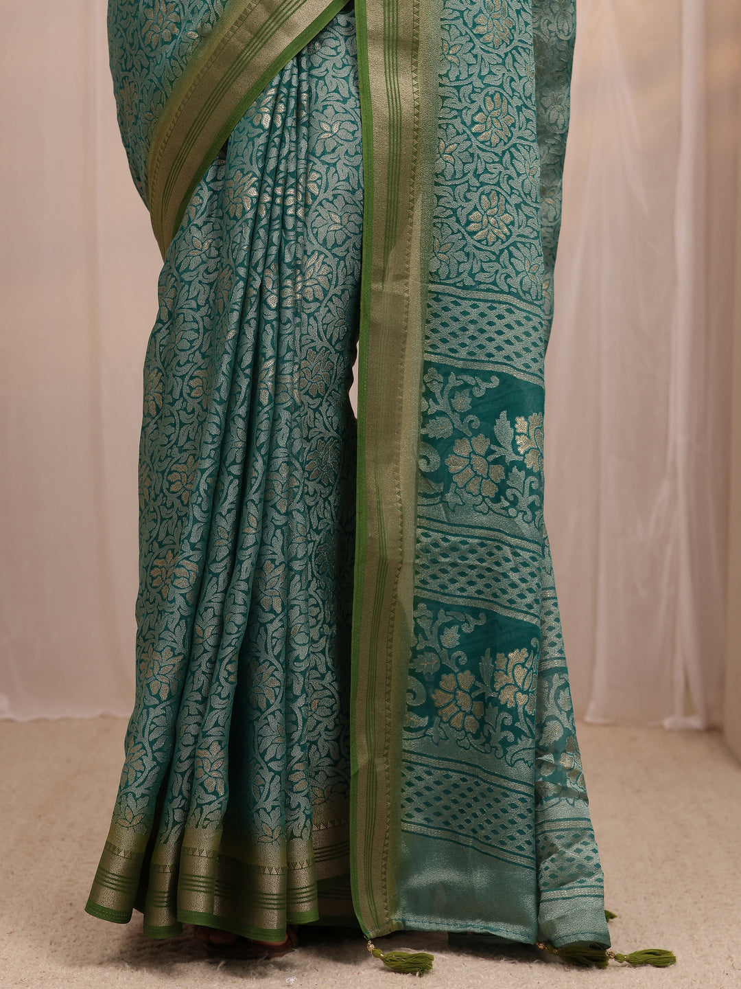  Green Woven Design Silk Blend Saree 
With Unstitched Blouse Piece 