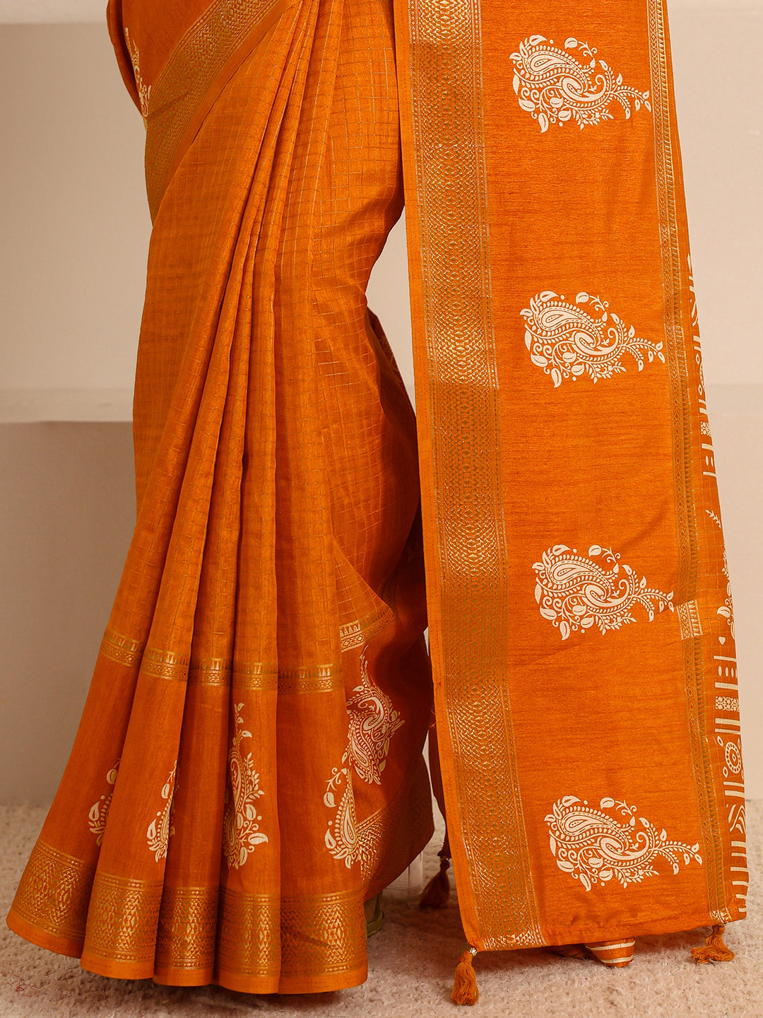  Orange Ethnic Silk Blend Saree With Unstitched Blouse Piece 