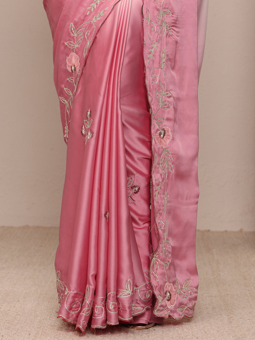  Pink Floral Embroidered Silk Blend Ombre Saree
With Unstitched Blouse Piece 