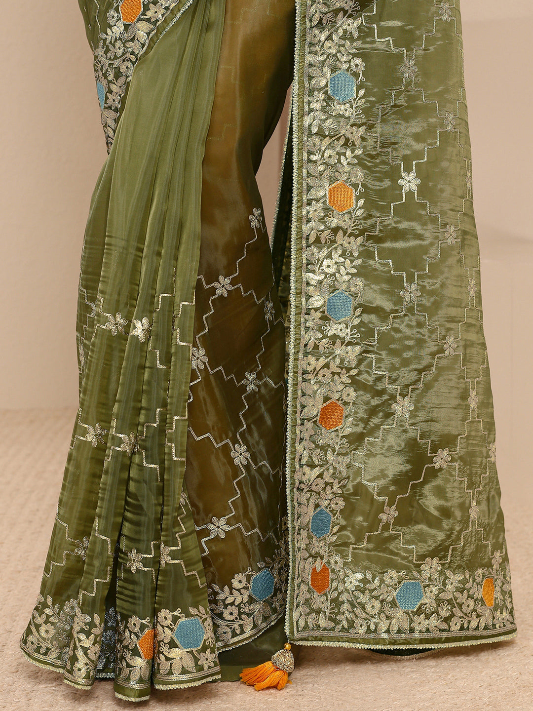  Green Embellished Silk Blend Saree With Unstitched Blouse Piece 