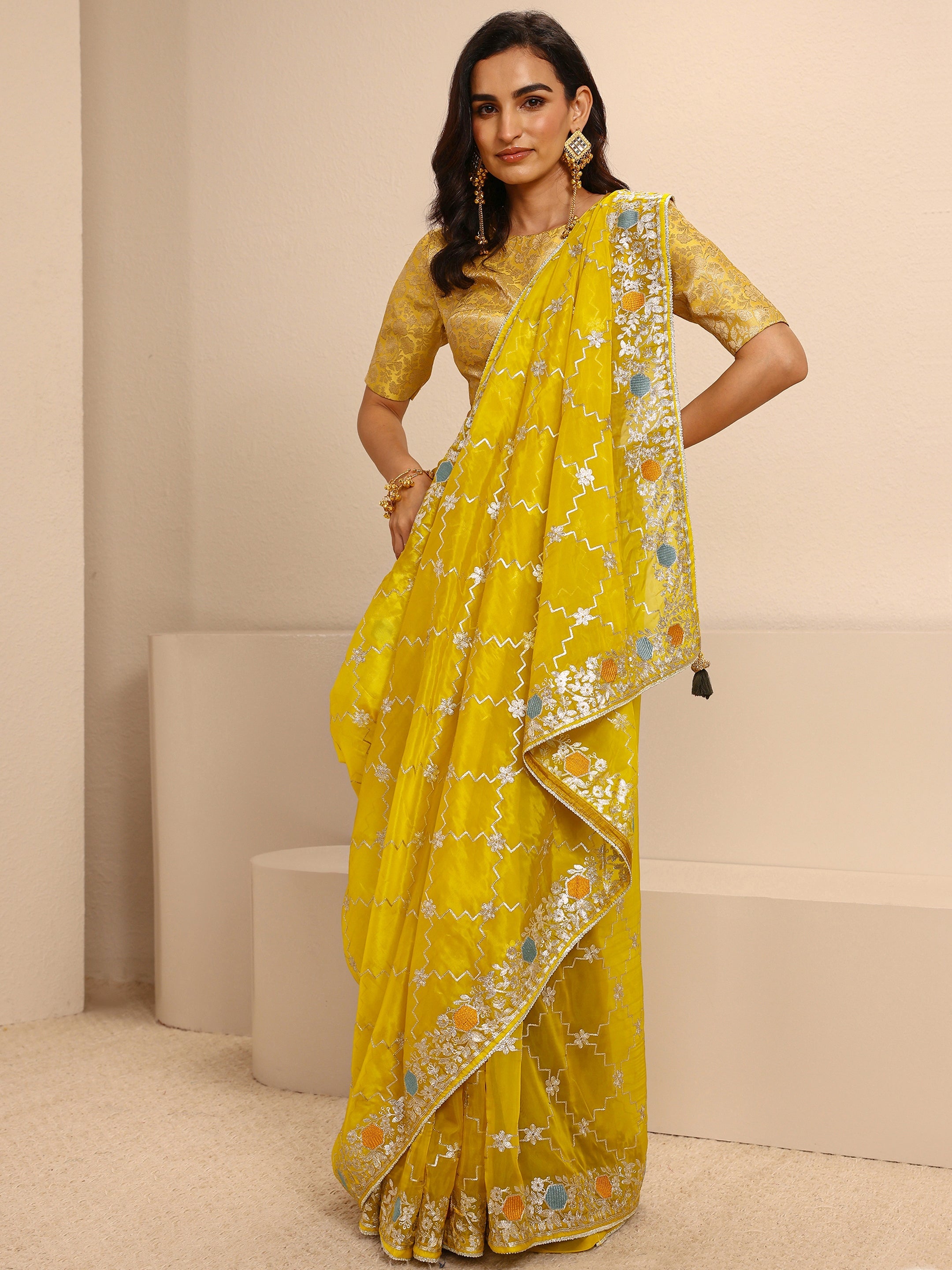 Mustard Embellished Silk Blend Saree With Unstitched Blouse Piece-image-25