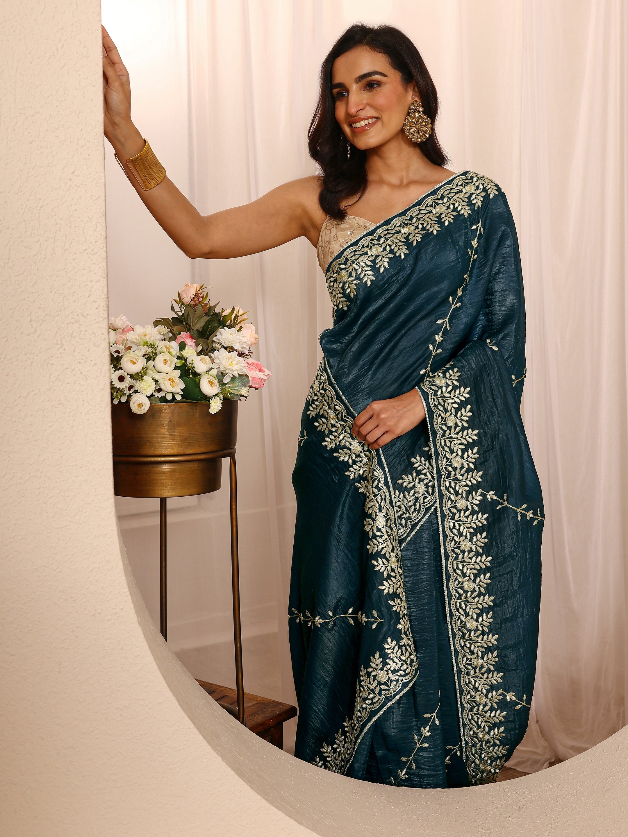libas Navy Blue Floral Embroidered Silk Blend Saree With Unstitched Blouse Piece-picture-12
