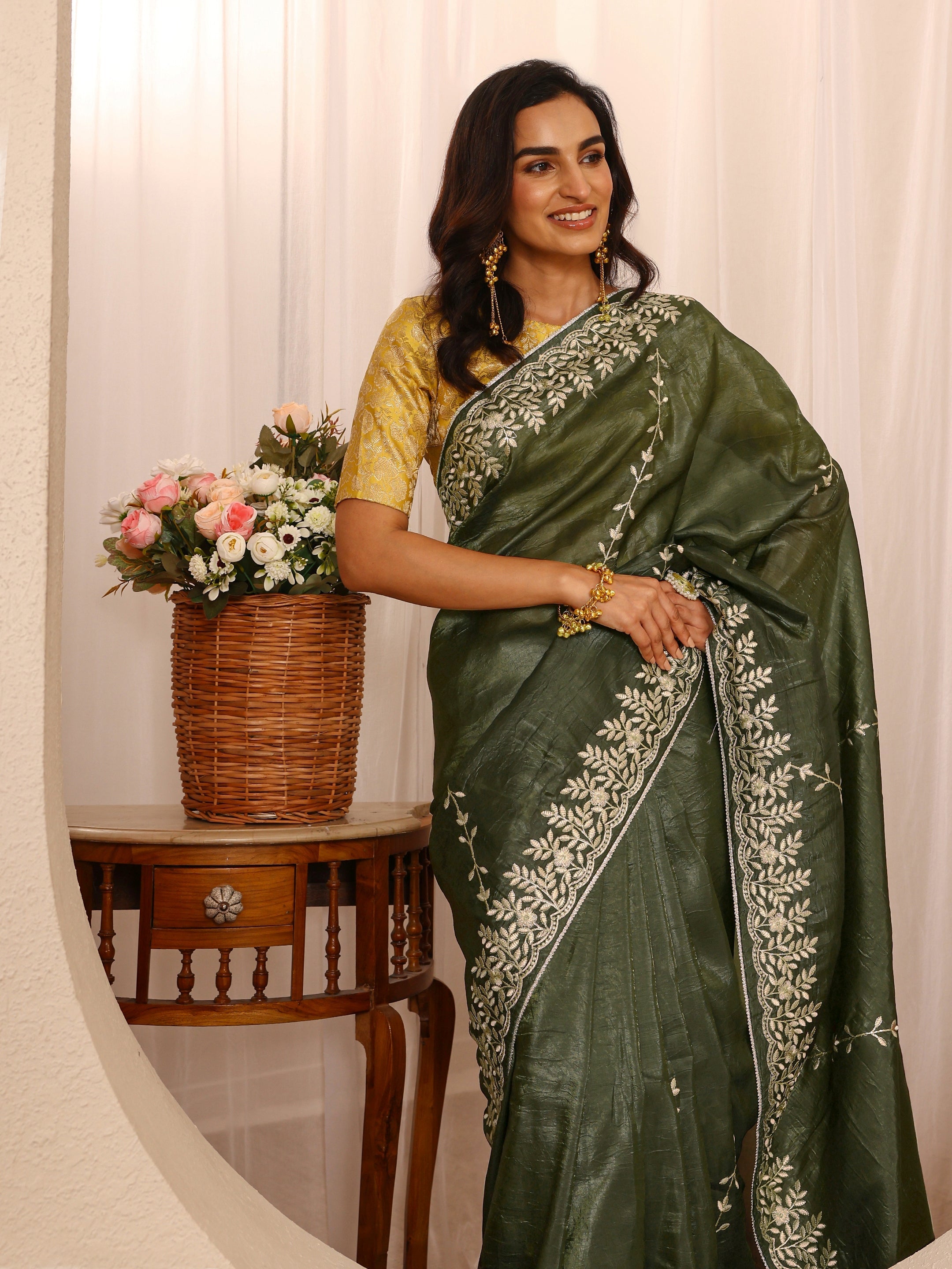 Libas Green Embellished Silk Blend Saree With Unstitched Blouse Piece-picture-10