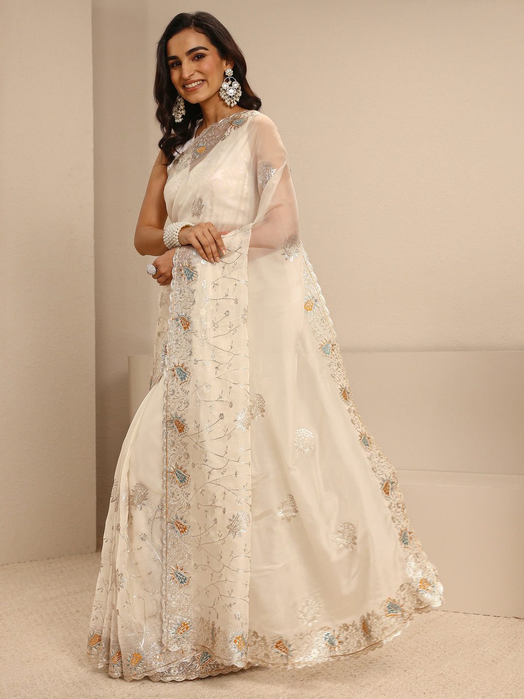  Off White Embellished Silk Blend Saree With Unstitched Blouse Piece 