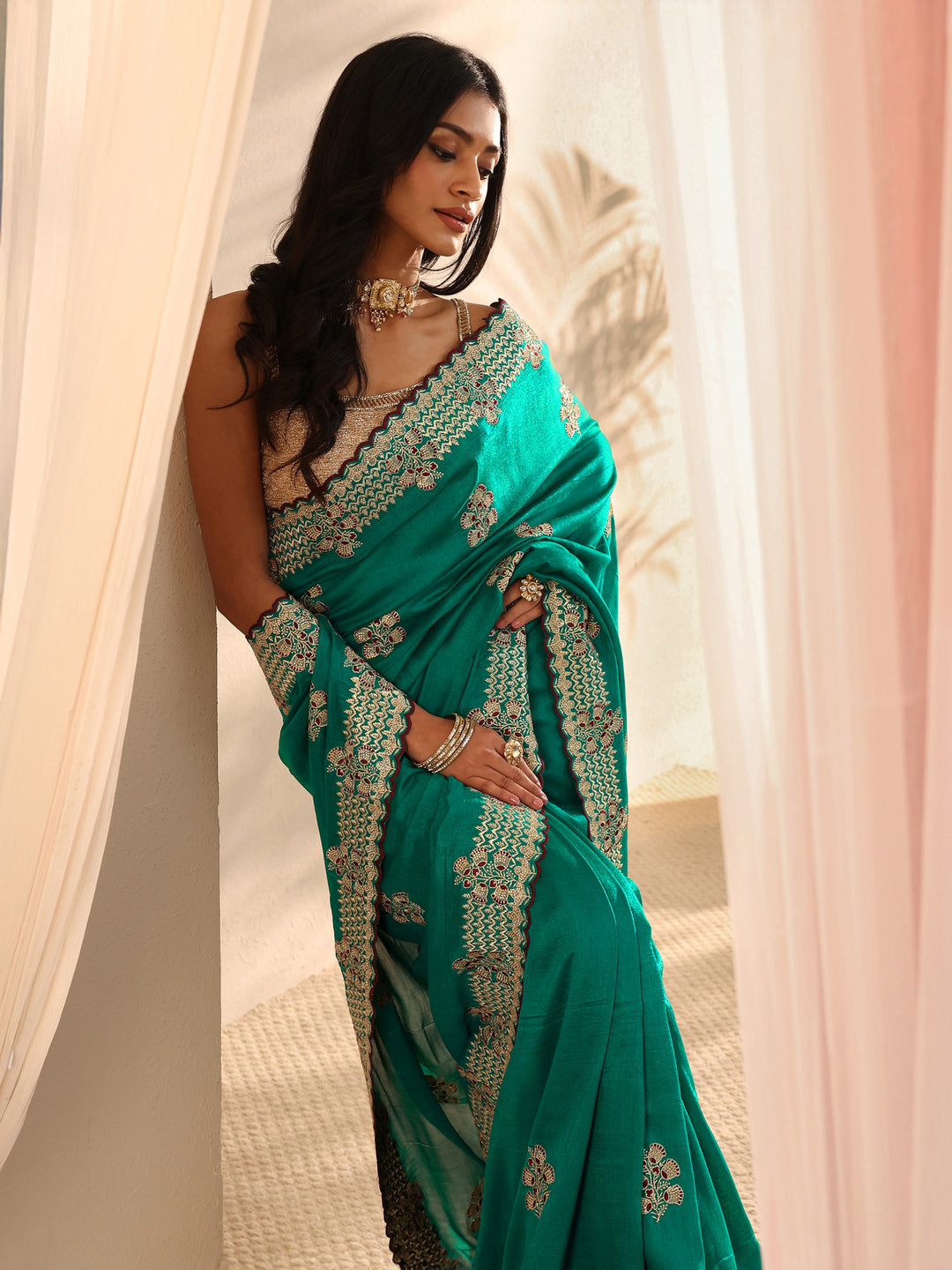 Green Embellished Silk Blend Saree 
With Unstitched Blouse Piece