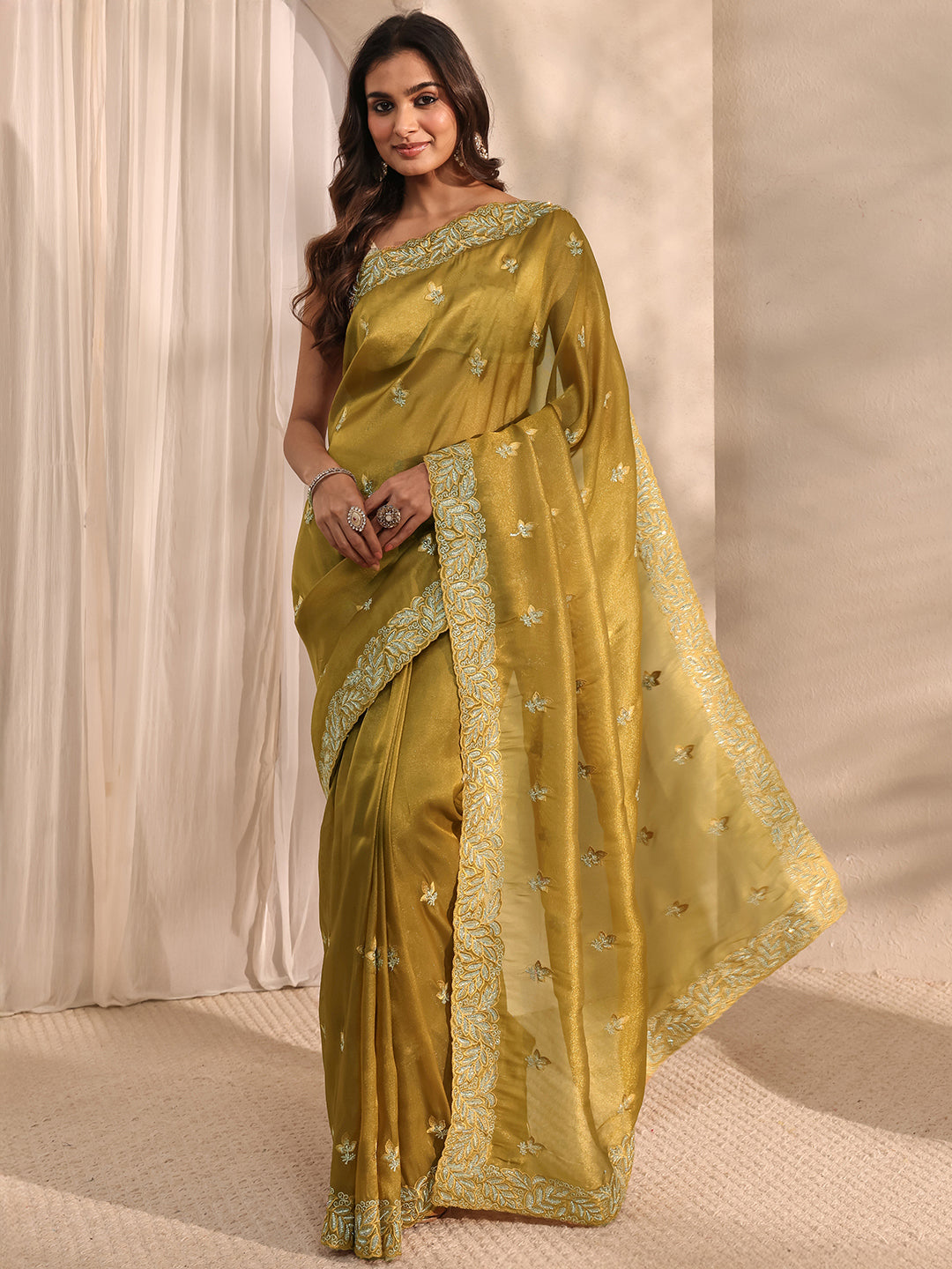  Green Embroidered Silk Blend Saree 
With Unstitched Blouse Piece 