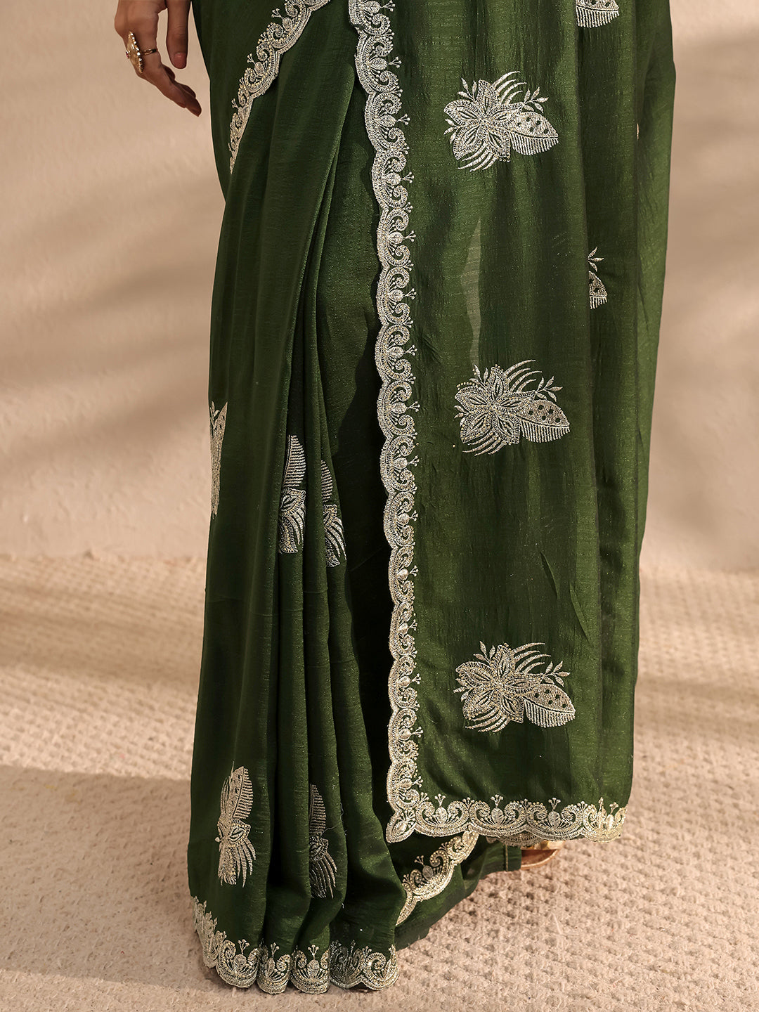 Green Embellished Silk Blend Saree 
With Unstitched Blouse Piece 