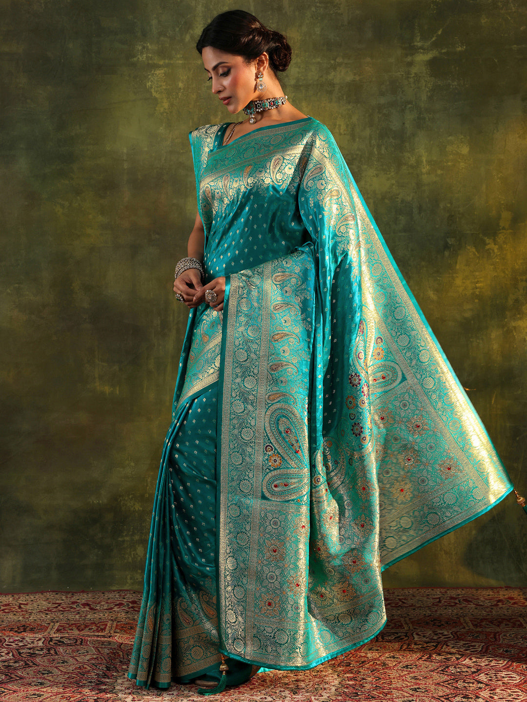  Green Embellished Silk Saree With Unstitched Blouse And Dupatta 