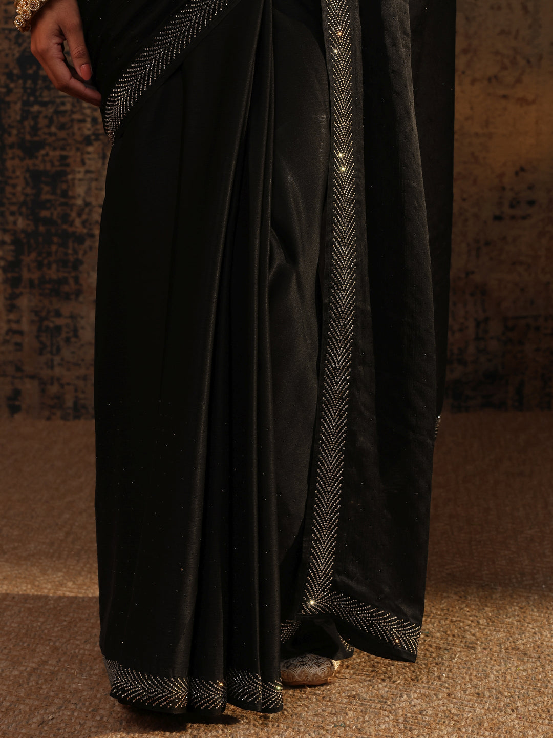  Black Embellished Silk Blend Saree With Unstitched Blouse Piece 