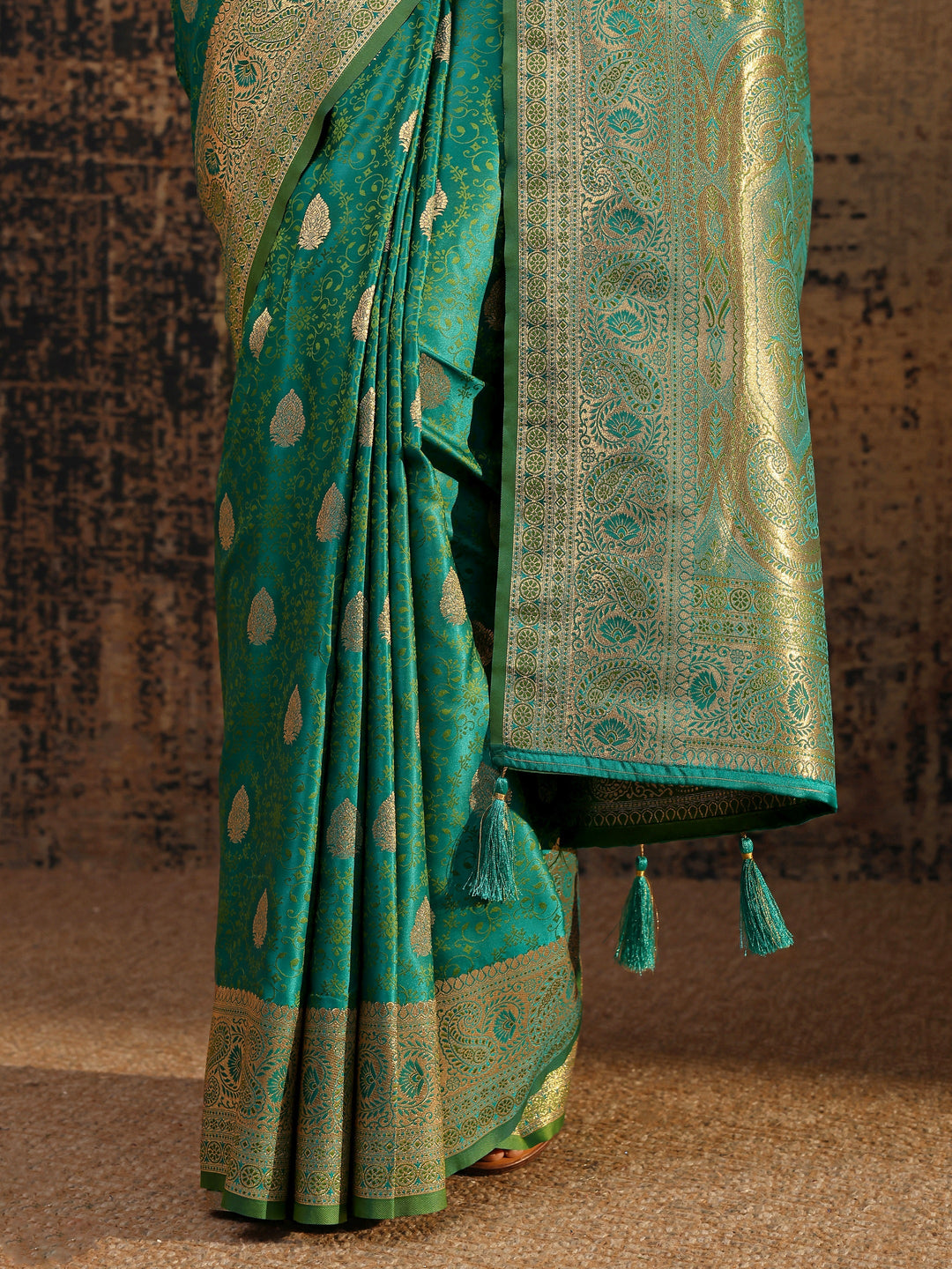  Green Floral Woven Design Silk Blend Saree With Unstitched Blouse Piece 