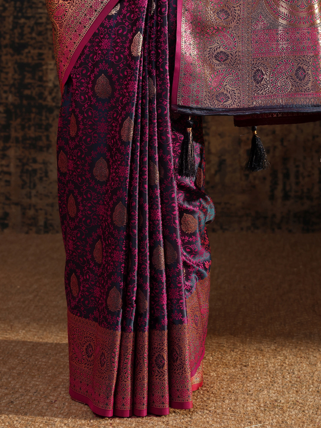  Purple Floral Woven Design Silk Blend Saree With Unstitched Blouse Piece 