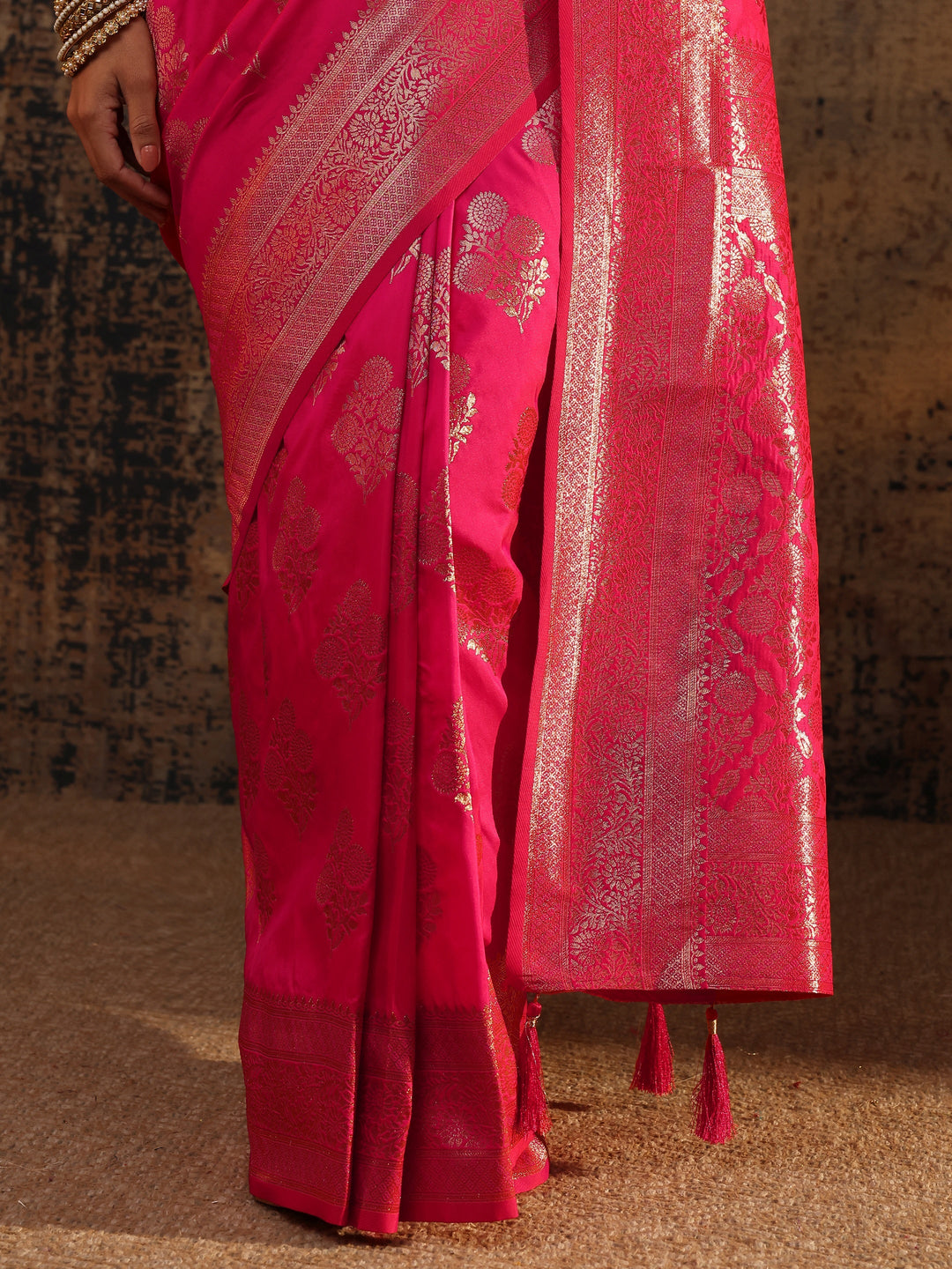  Pink Floral Woven Design Silk Blend Saree With Unstitched Blouse Piece 