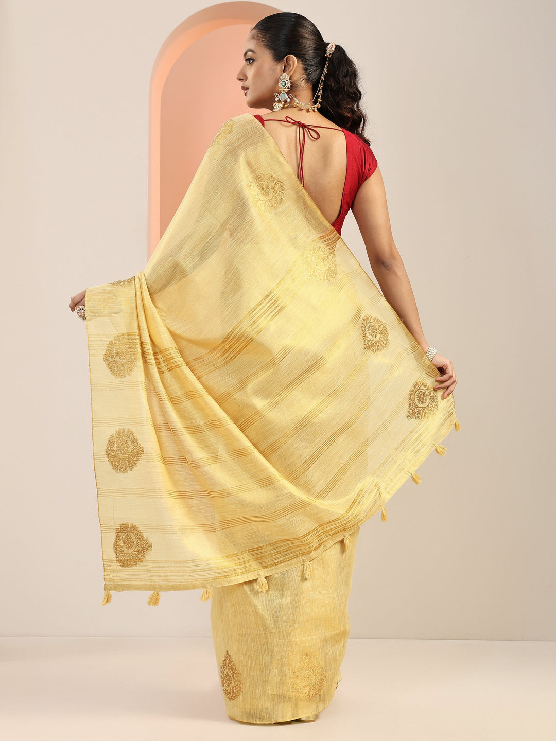  Gold Woven Silk Blend Saree With Unstitched Blouse Piece 