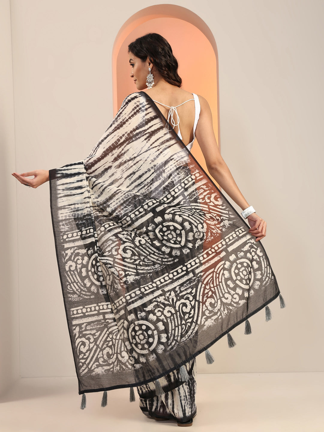  Black Printed Silk Blend Saree With Unstitched Blouse Piece 