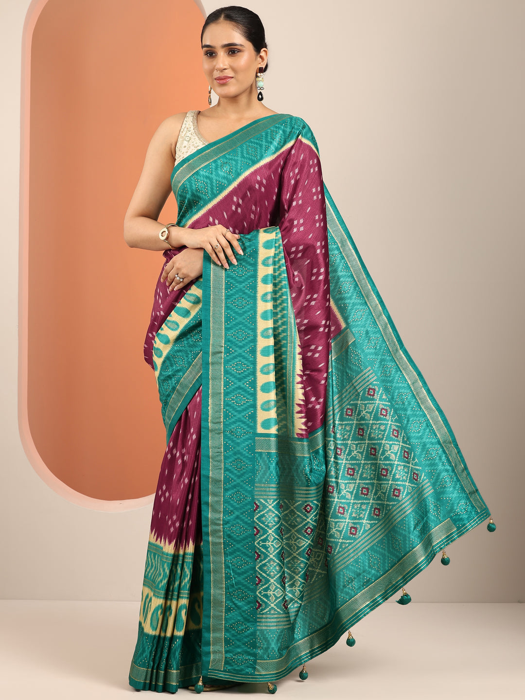  Maroon Printed Silk Blend Saree With Unstitched Blouse Piece 