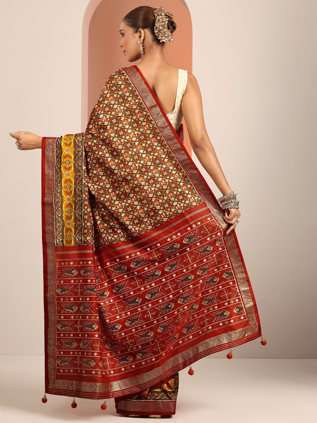  Multi Printed Silk Blend Saree With Unstitched Blouse Piece 