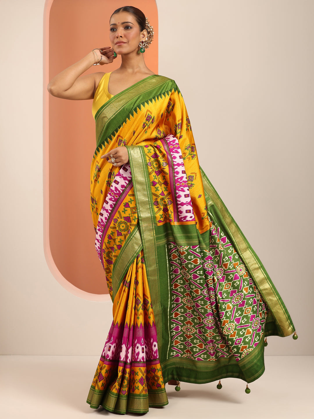  Yellow Printed Silk Blend Saree With Unstitched Blouse Piece 