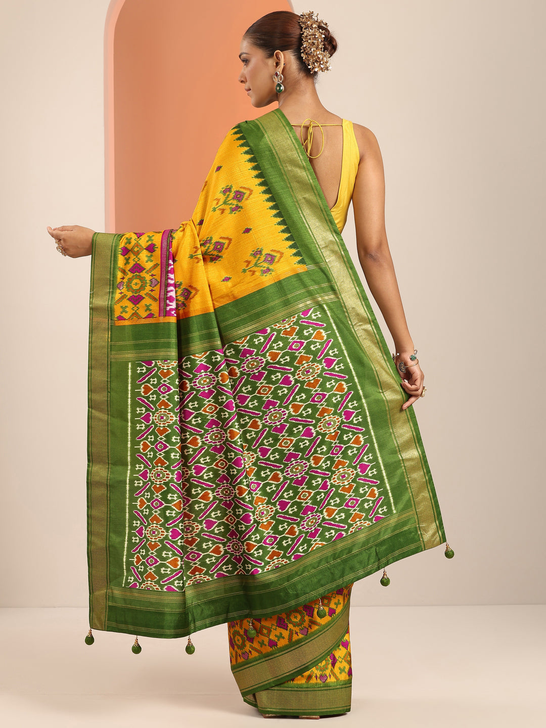  Yellow Printed Silk Blend Saree With Unstitched Blouse Piece 