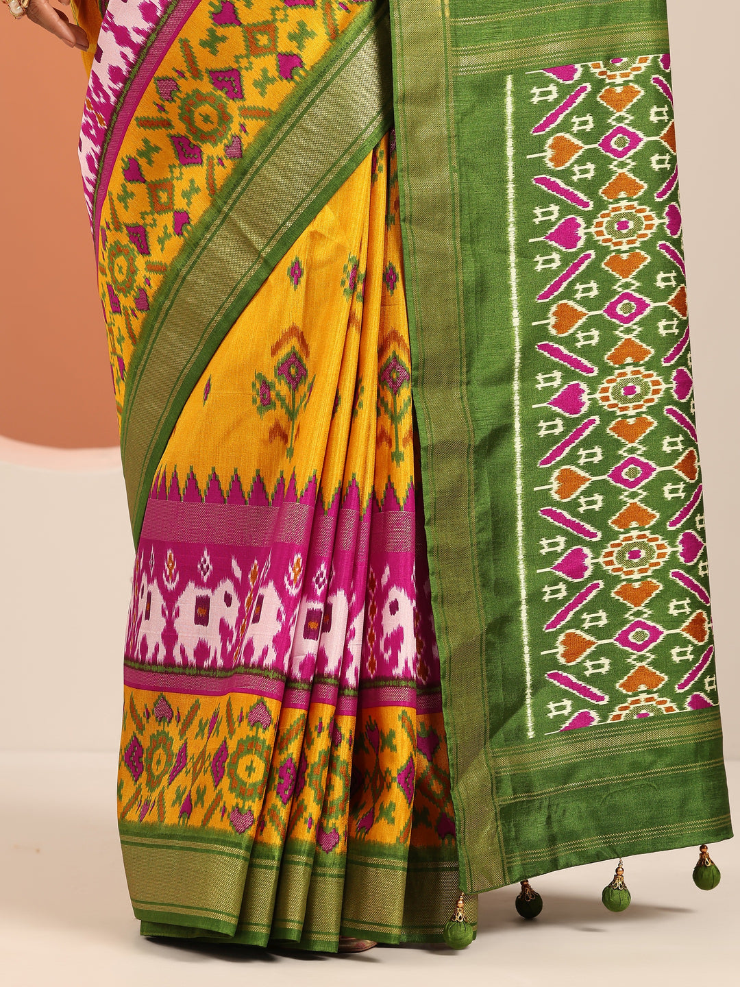  Yellow Printed Silk Blend Saree With Unstitched Blouse Piece 