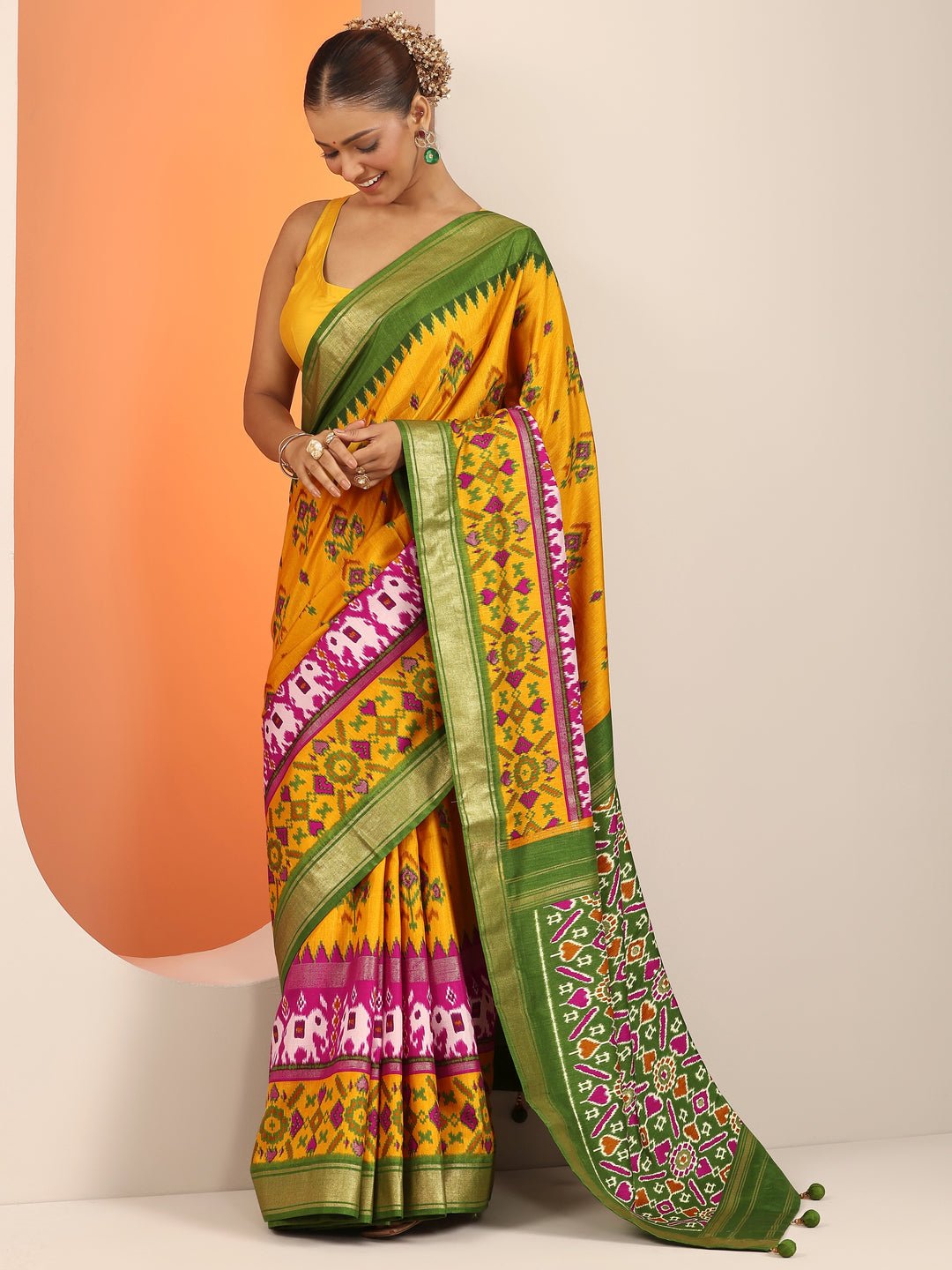  Yellow Printed Silk Blend Saree With Unstitched Blouse Piece 