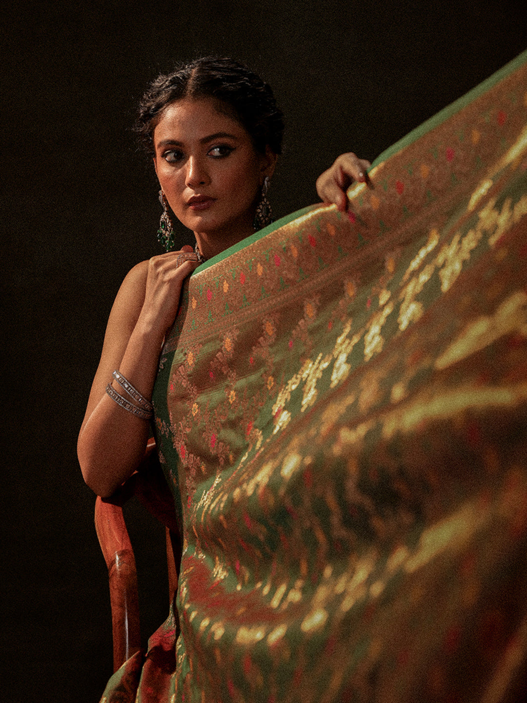 Green Woven Design Silk Blend Saree With Unstitched Blouse Piece