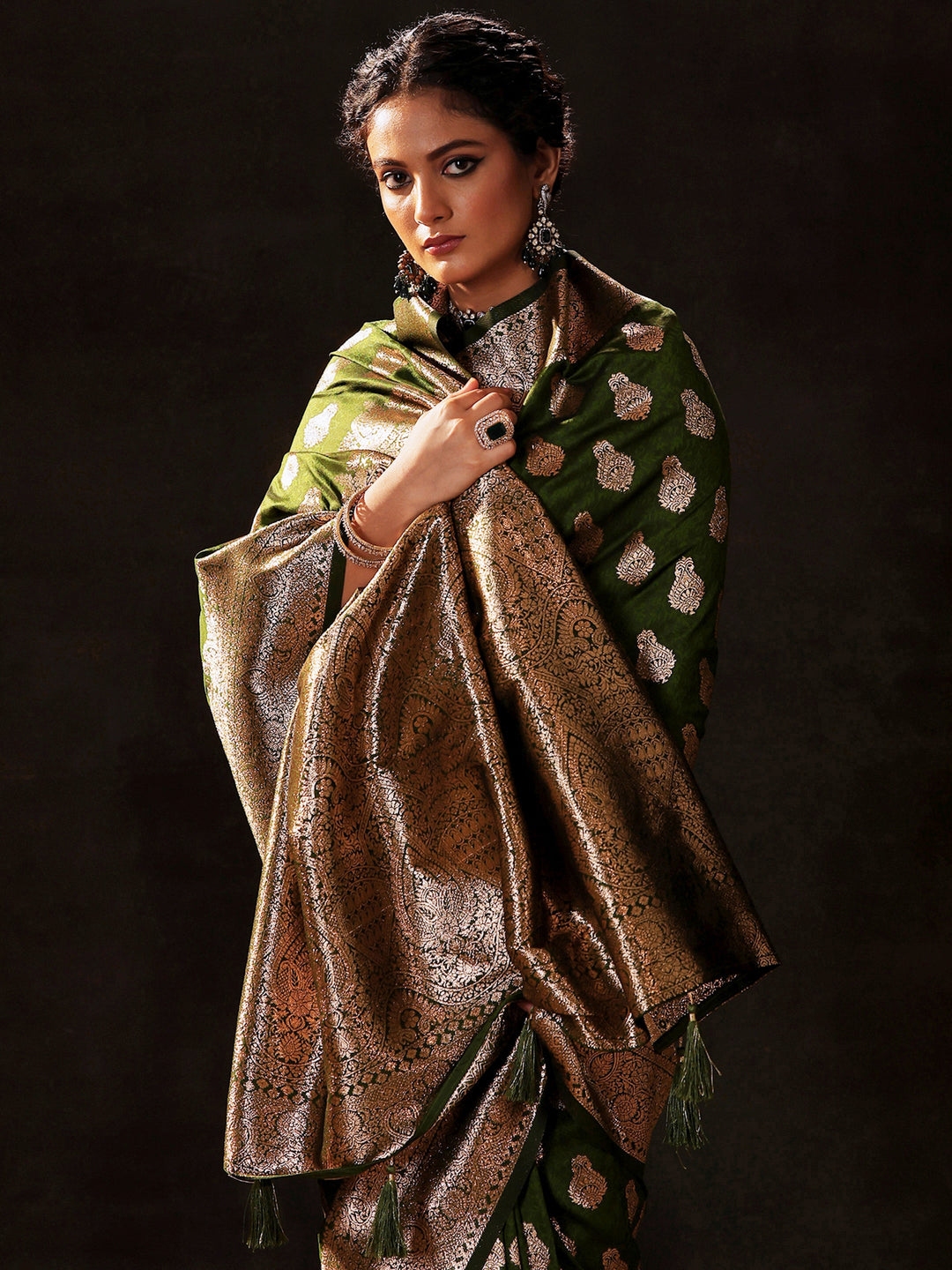 Green Woven Design Silk Blend Saree With Unstitched Blouse Piece