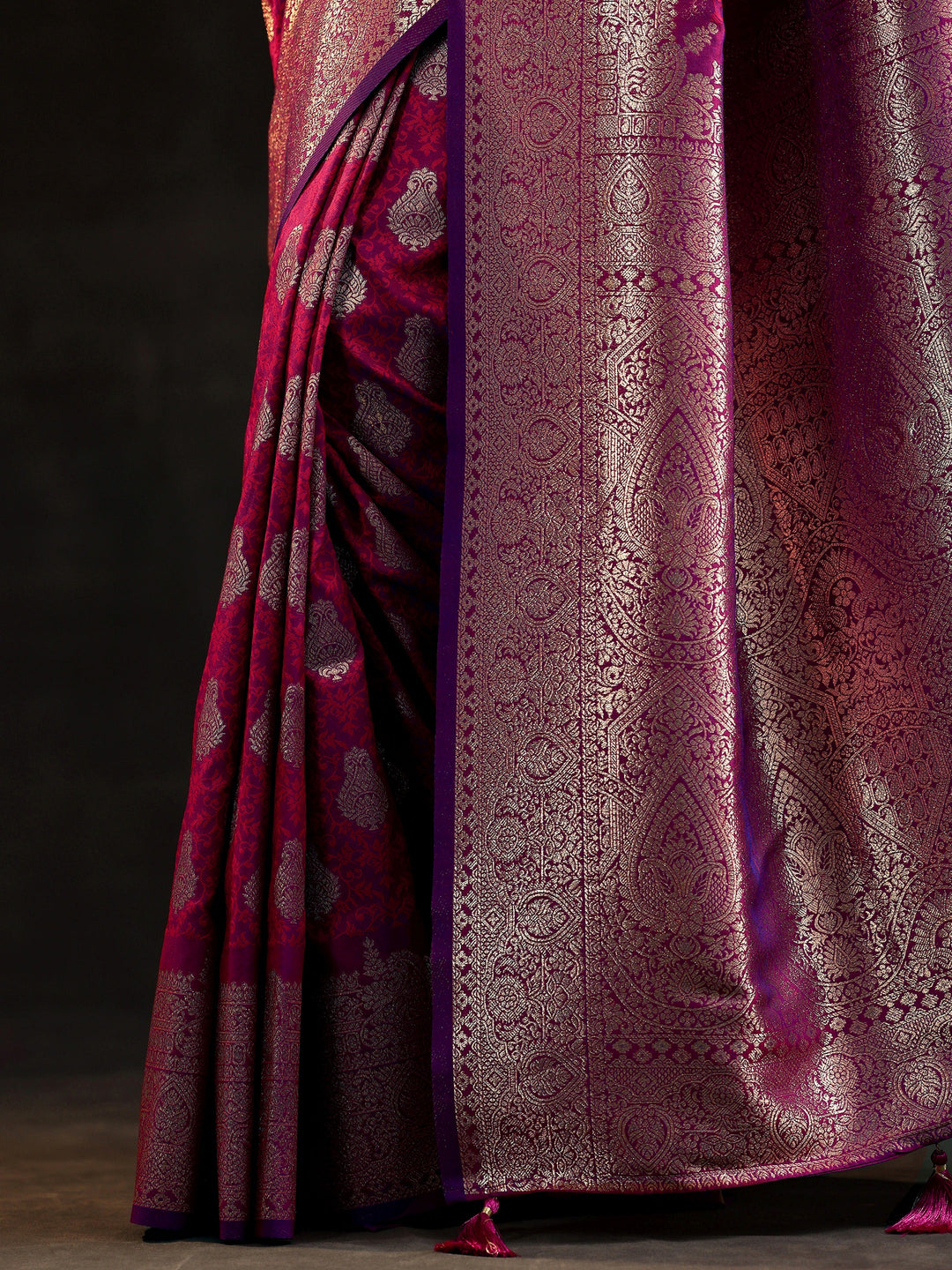  Magenta Woven Design Banarasi Silk Blend Saree With Unstitched Blouse Piece 