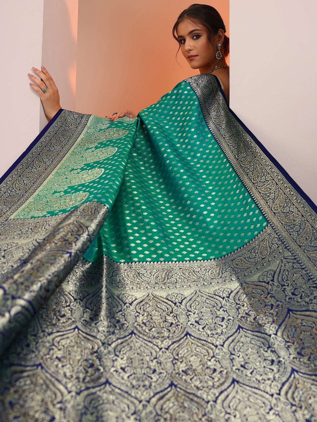 Green Woven Design Silk Blend Saree With Unstitched Blouse Piece
