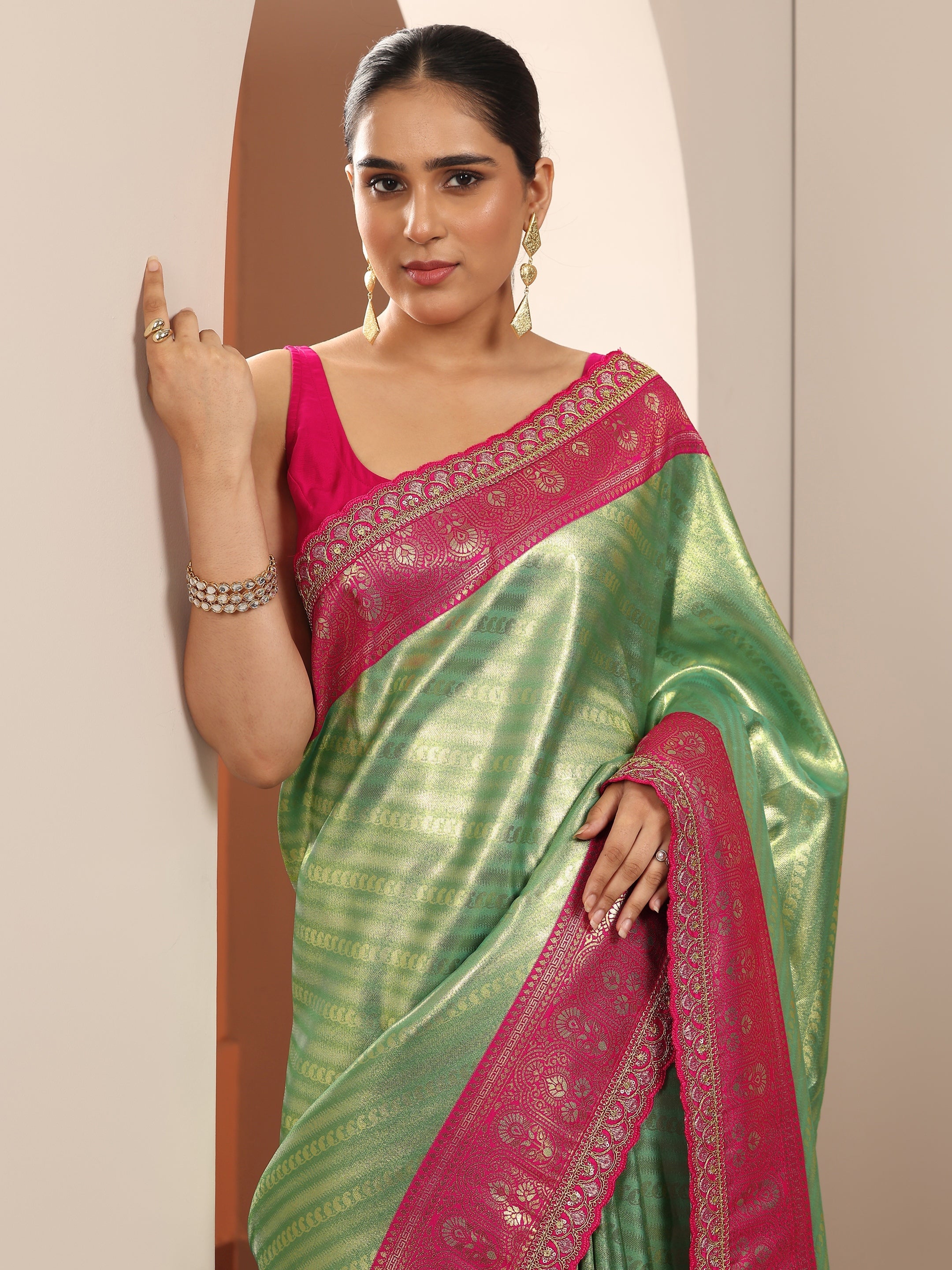 libas Green Woven Design Silk Blend Saree With Unstitched Blouse Piece-picture-12
